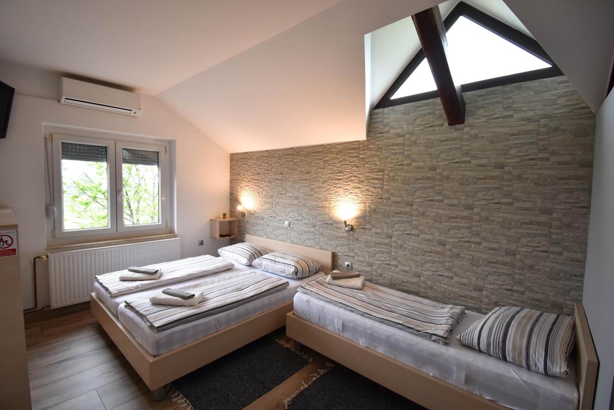 Guesthouse Obitelj Paulic Slunj Zewnętrze zdjęcie